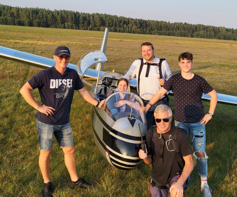 Klubo pilotų mokykloje pirmą savarankišką skrydį atliko trys mokiniai